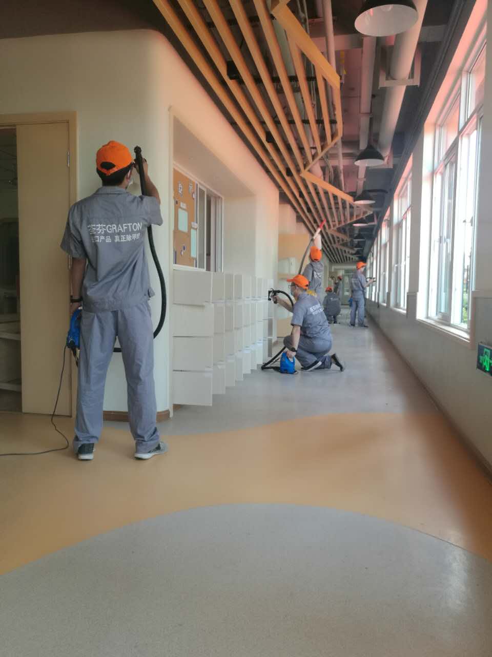 過道頂面墻面重點施工 過道頂面墻面重點施工