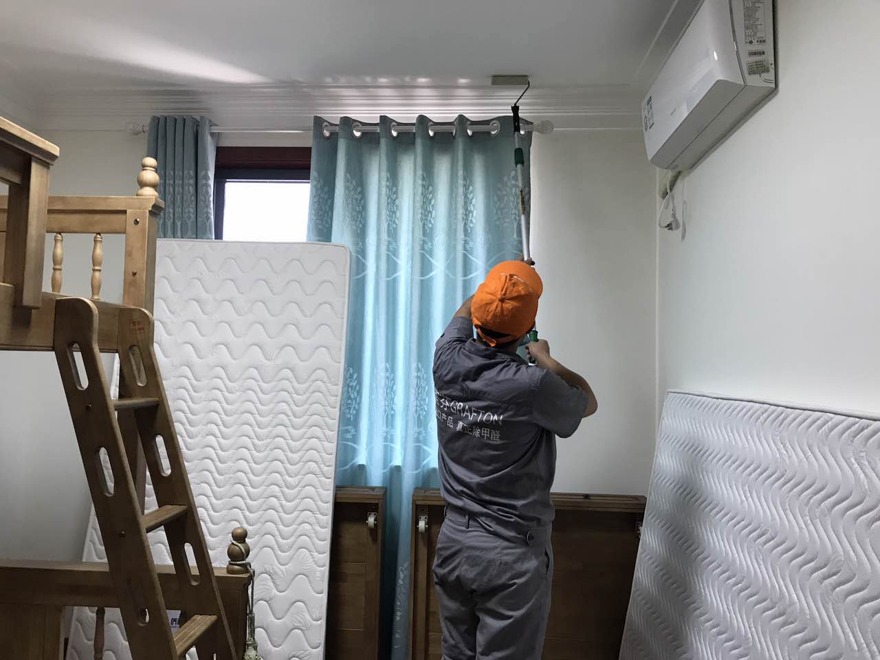 兒童房頂面滾筒重點施工 兒童房頂面滾筒重點施工