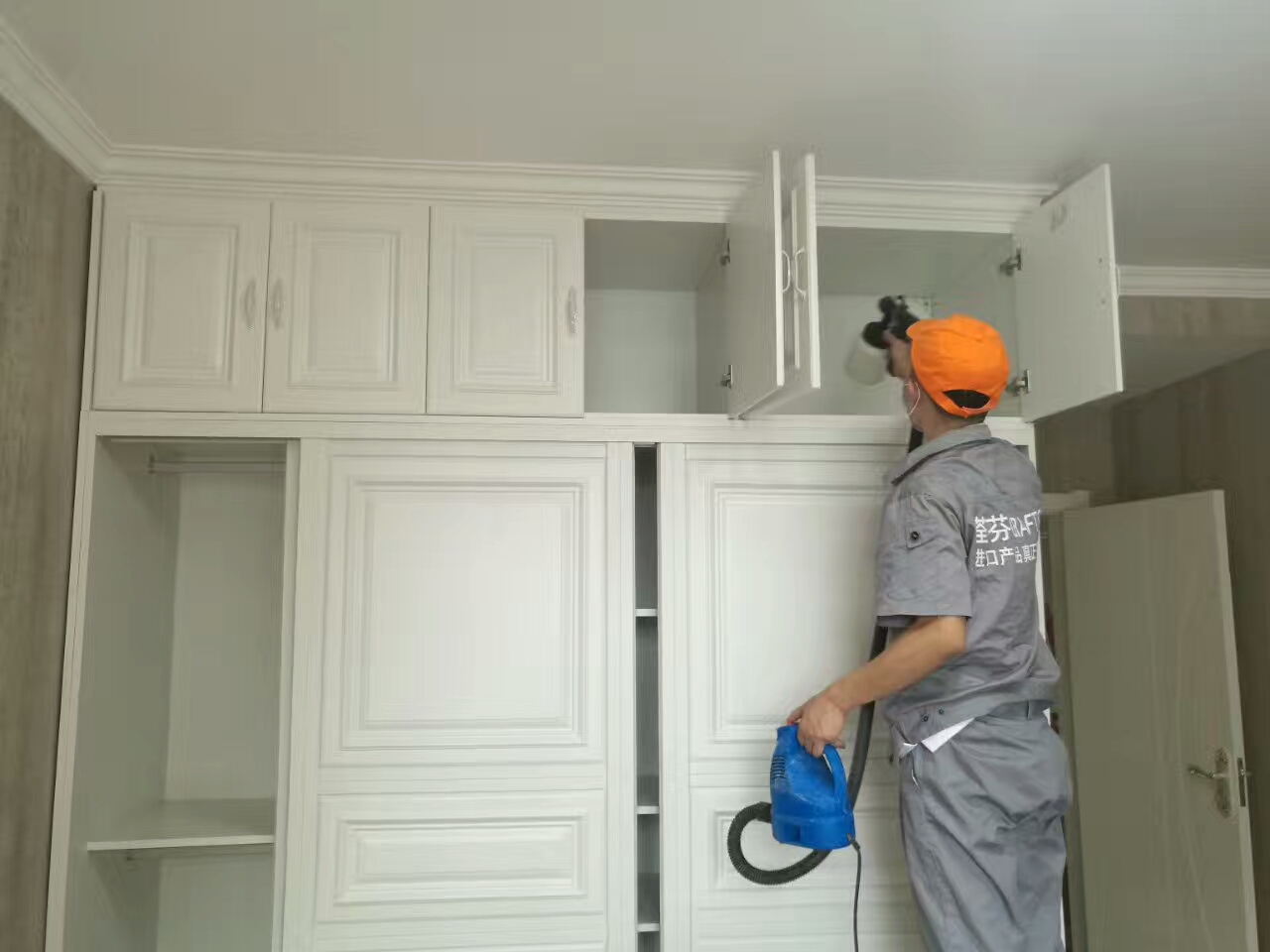 衣柜隔檔空間噴涂重點施工 衣柜隔檔空間噴涂重點施工