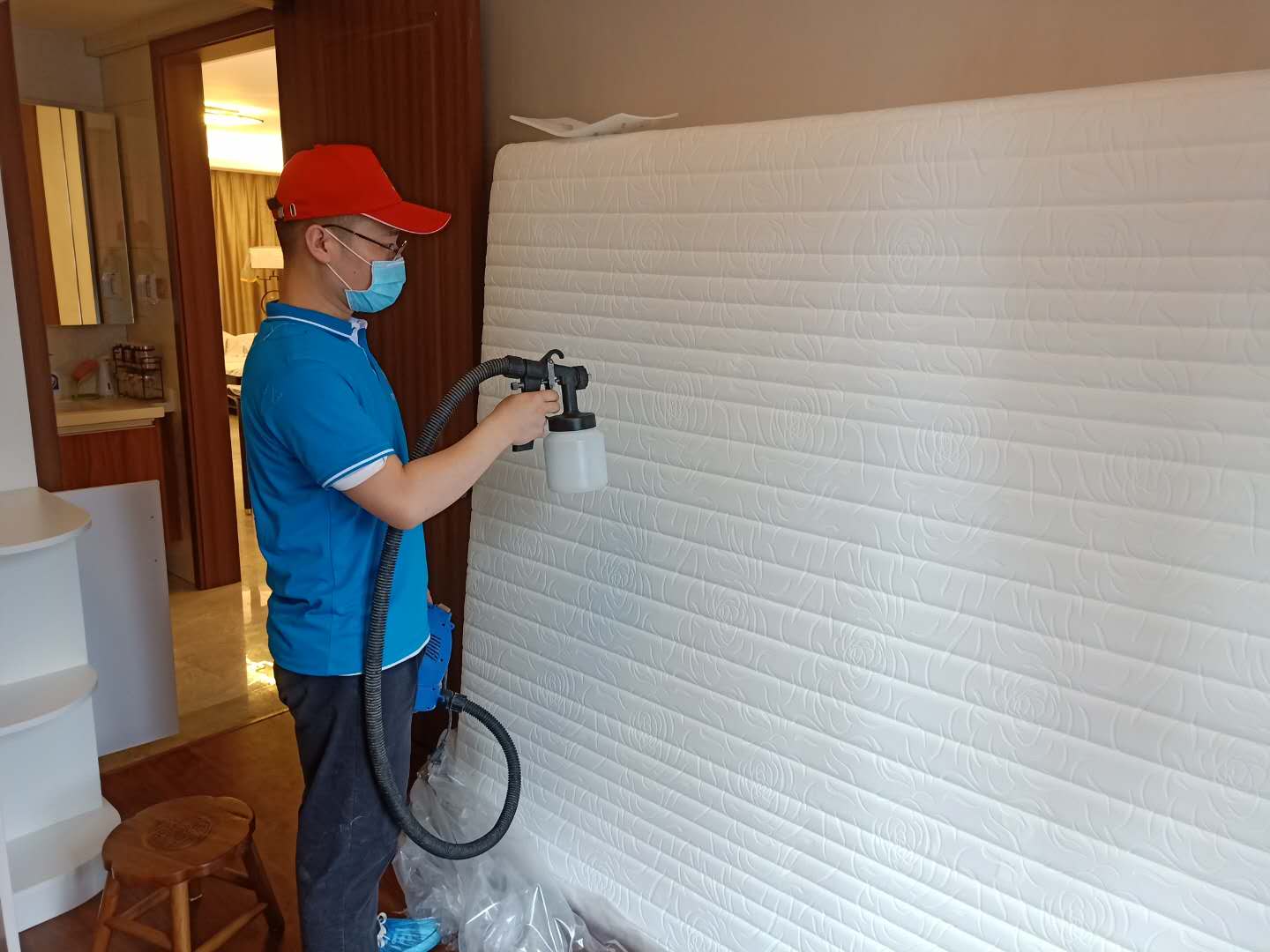 臥室床墊噴涂施工治理