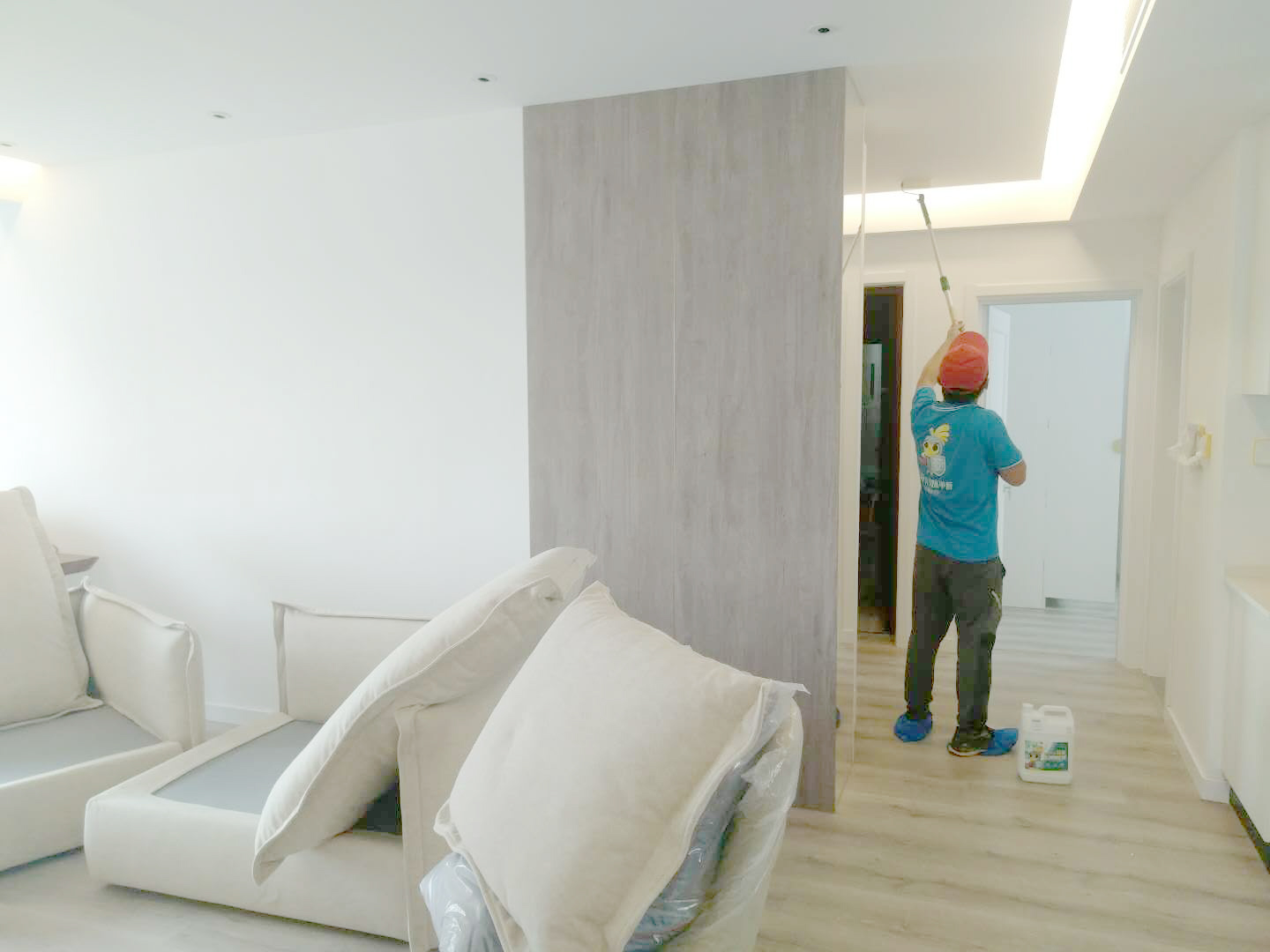 客廳頂面滾筒施工治理甲醛 客廳頂面滾筒施工治理甲醛