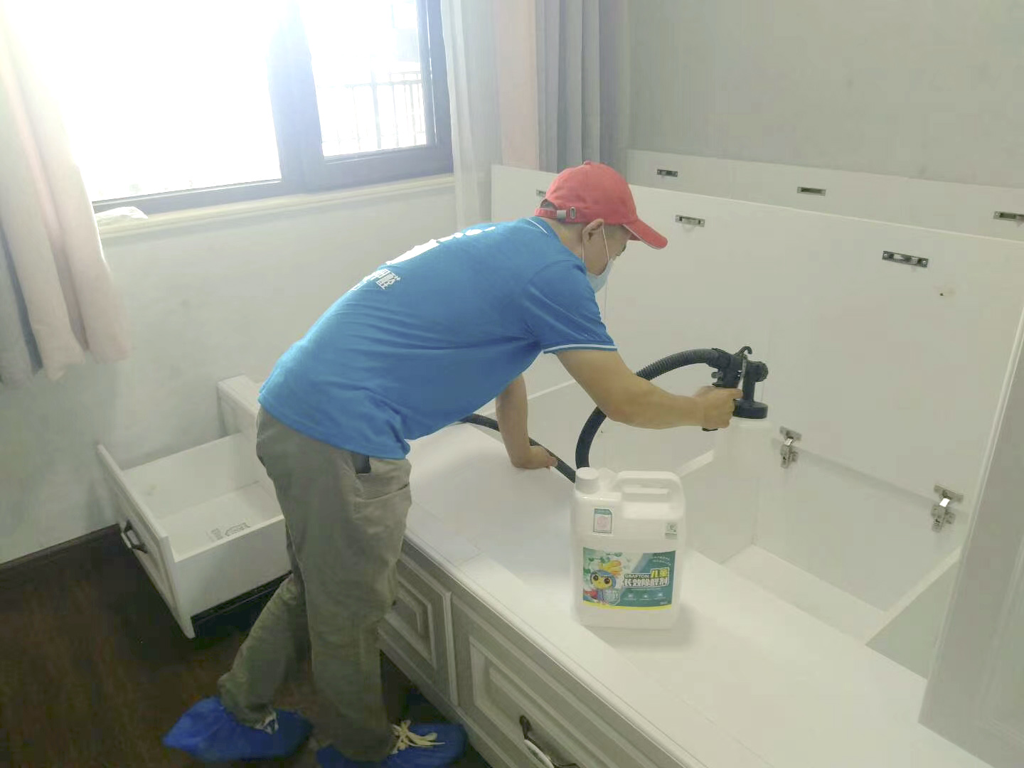 臥室榻榻米噴槍施工治理甲醛 臥室榻榻米噴槍施工治理甲醛