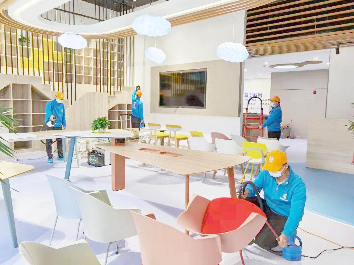 培訓機構活動空間桌椅噴槍施工治理 培訓機構活動空間桌椅噴槍施工治理