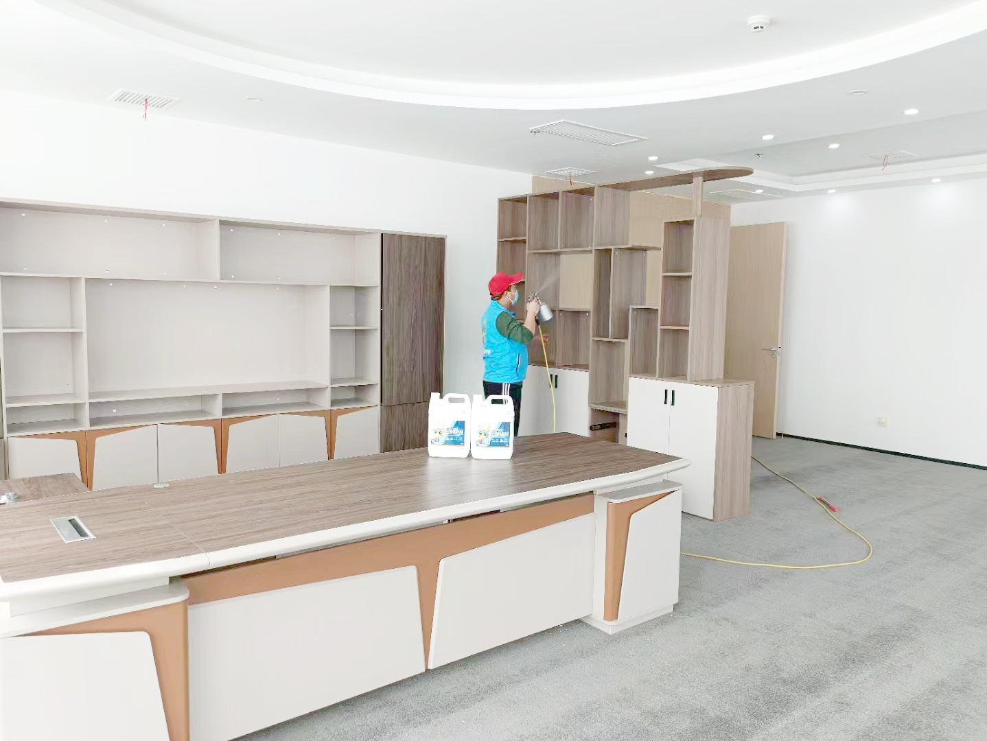 財險公司柜子全方位噴槍施工 財險公司柜子全方位噴槍施工