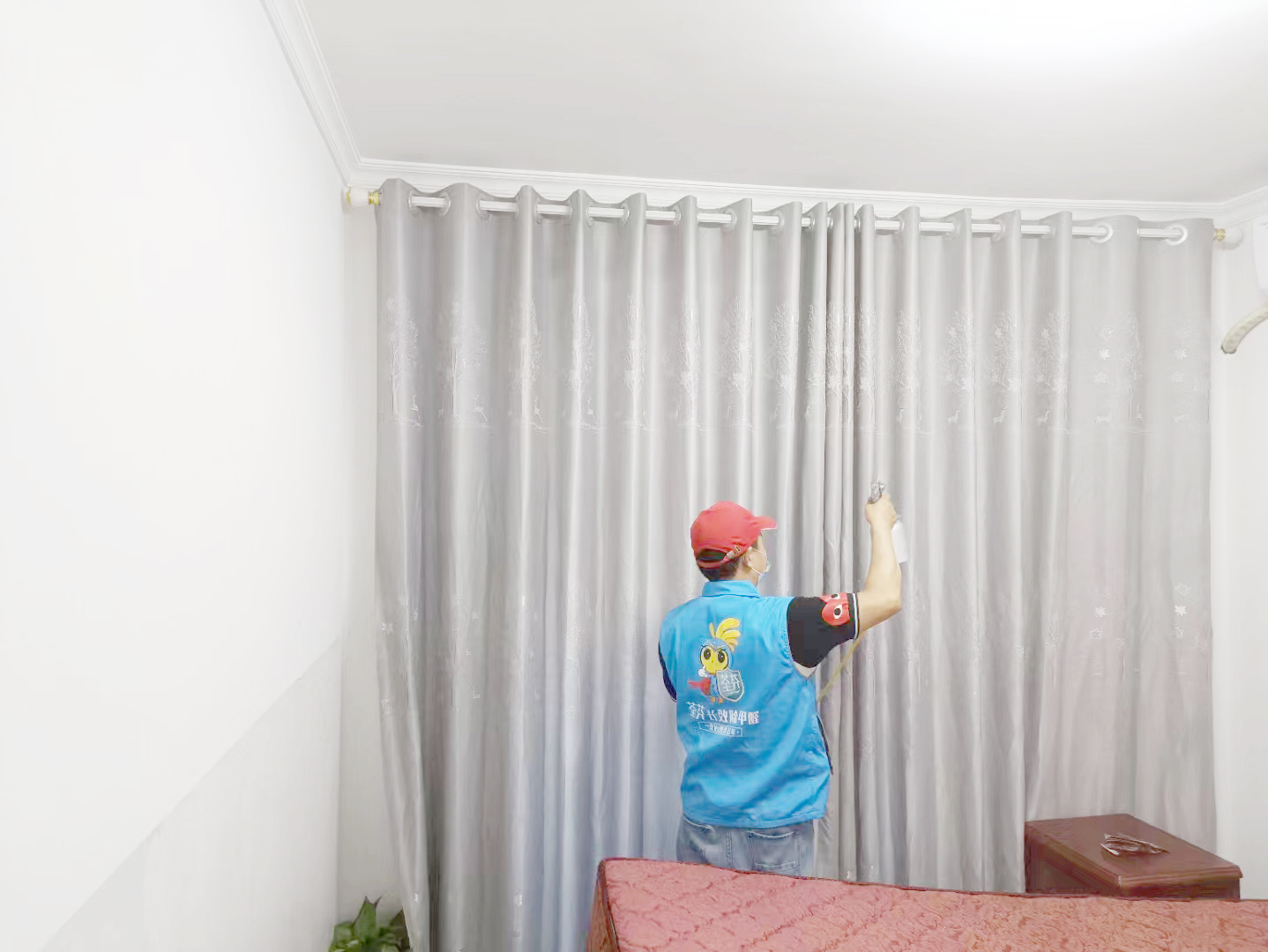 臥室窗簾噴槍施工治理 臥室窗簾噴槍施工治理